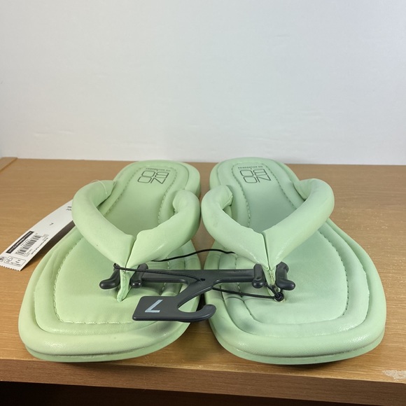 No Boundaries Memory Foam Puffy Flip Flops Women’s Size 7 - Picture 4 of 12